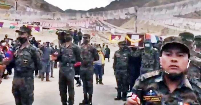 陣亡印兵舉殯 棺蓋藏獨「雪山獅子旗」