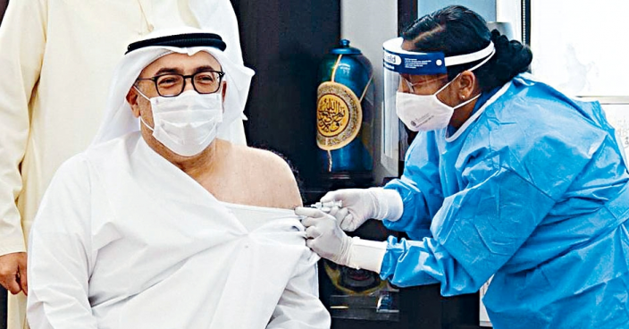 中國力推「疫苗外交」 阿聯酋衞生部長親接種