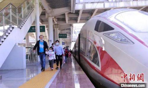 春運搶票迎來高峰！我卻還在觀望能不能回家…