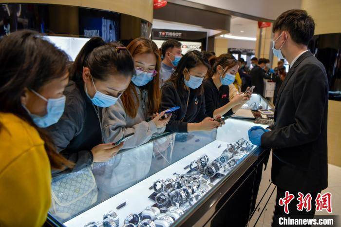 元旦假期首日：海南離島免稅購物人氣旺