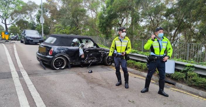 將軍澳5車相撞 至少7傷1司機昏迷送院