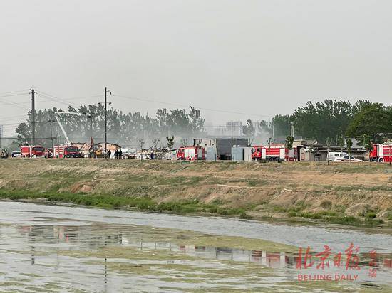 北京通州區張家灣附近發生火災 濃煙數公里外可見
