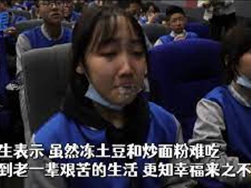 500學生包場看《長津湖》 含淚吃凍薯體驗幸福來之不易