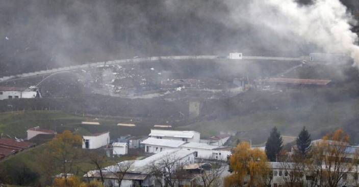 塞爾維亞兵工廠大爆炸遺巨坑 至少2死16傷多人失蹤