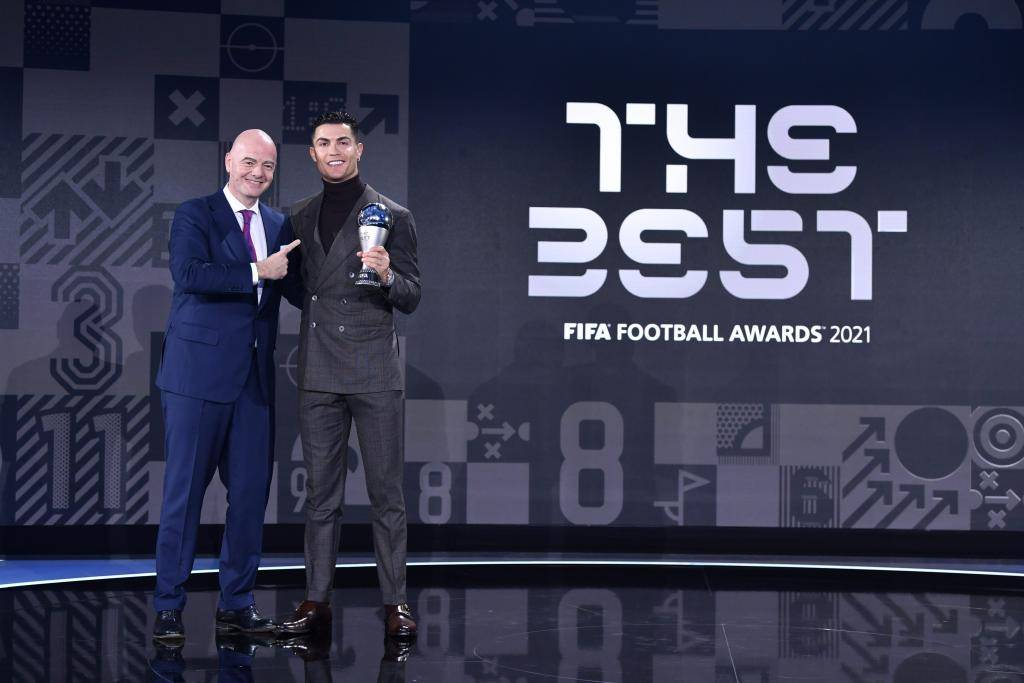 足球｜C朗入球多贏FIFA特別獎 最少踢到40歲