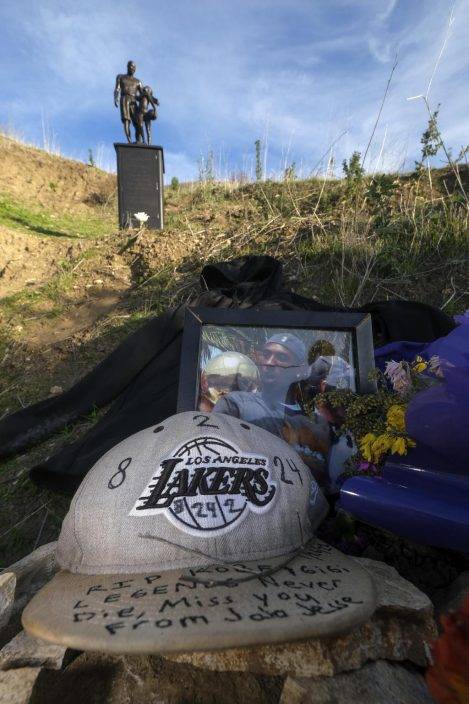 NBA｜高比離世兩周年 遇難地樹銅像致敬