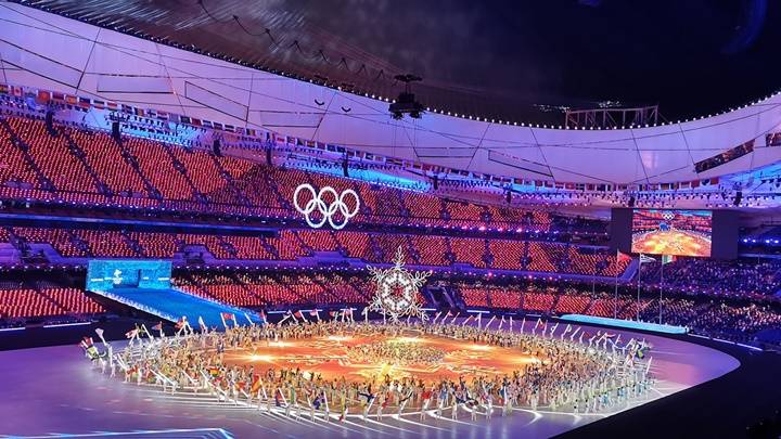北京冬奧｜國際奧委會主席巴赫宣布閉幕 火炬緩緩熄滅