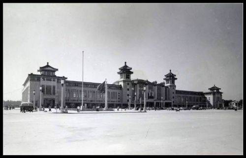 北京火車站建成