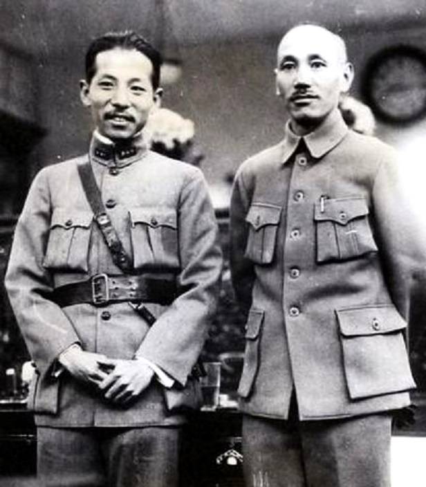 1930年的張學良(左)與蔣介石。 (網上圖片)