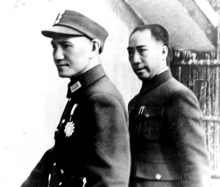 1940年，蔣介石(左)與戴笠。(網上圖片)