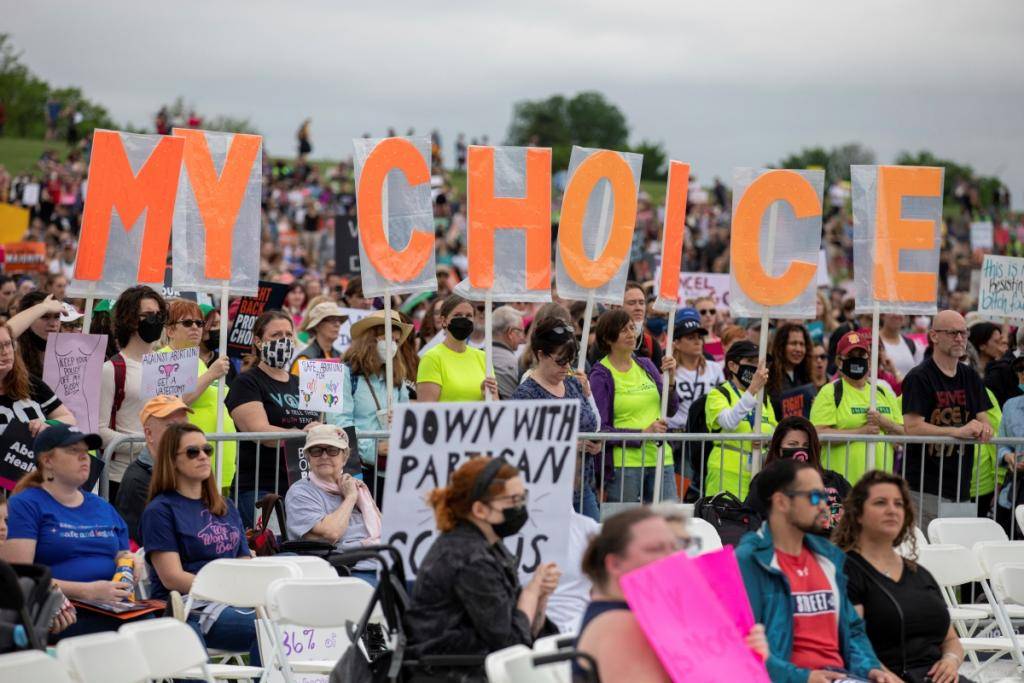 全美多個城市有示威集會  抗議高院欲恢復限制墮胎權利
