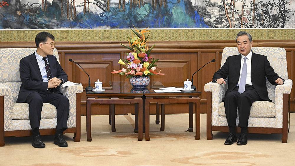 王毅分別會見南韓和印度駐華大使