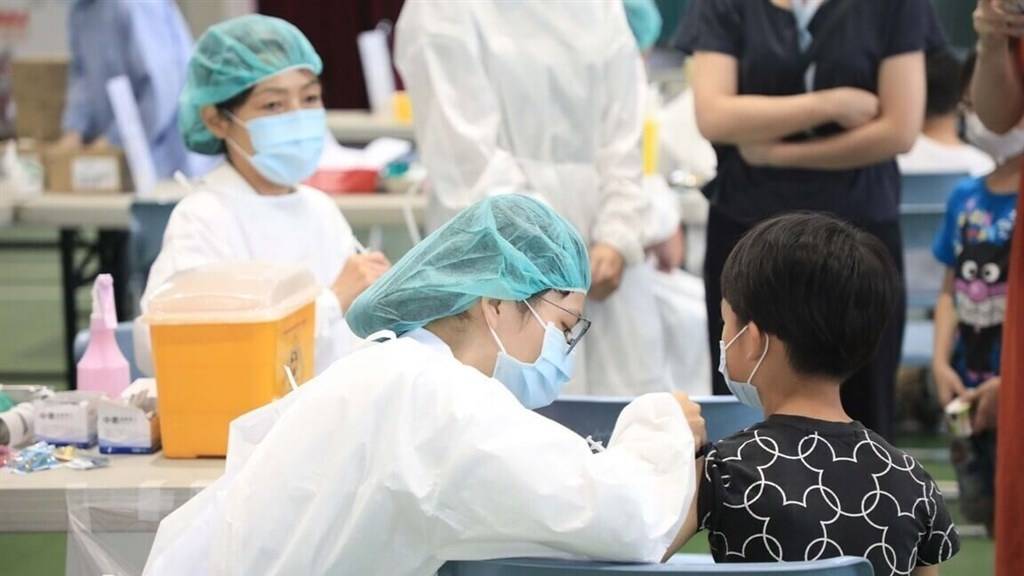 台灣增48283宗本土新冠病例 再多166人死