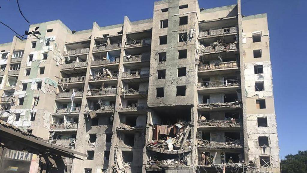 俄烏局勢｜烏指俄導彈攻擊住宅大樓增至21死 俄否認攻擊平民