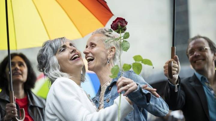 瑞士同性婚姻法例生效 女新人舉行首場同性婚禮 