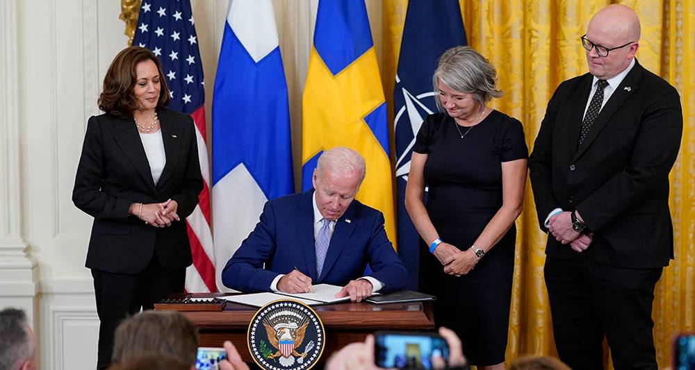 拜登簽署文件 支持芬蘭和瑞典加入北約
