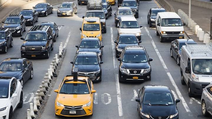 紐約擬明年起對入城車輛徵收擠塞費 紓緩繁忙時間塞車問題 