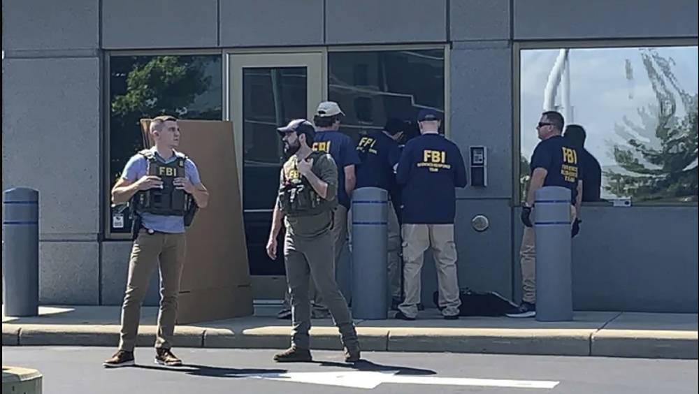 疑特朗普支持者持槍圖闖FBI大樓 與警對峙6小時後被擊斃