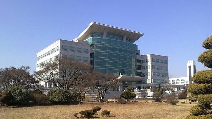 韓女大學生全裸倒臥校園曾被企圖強姦 涉案男大生供稱：有推她身體