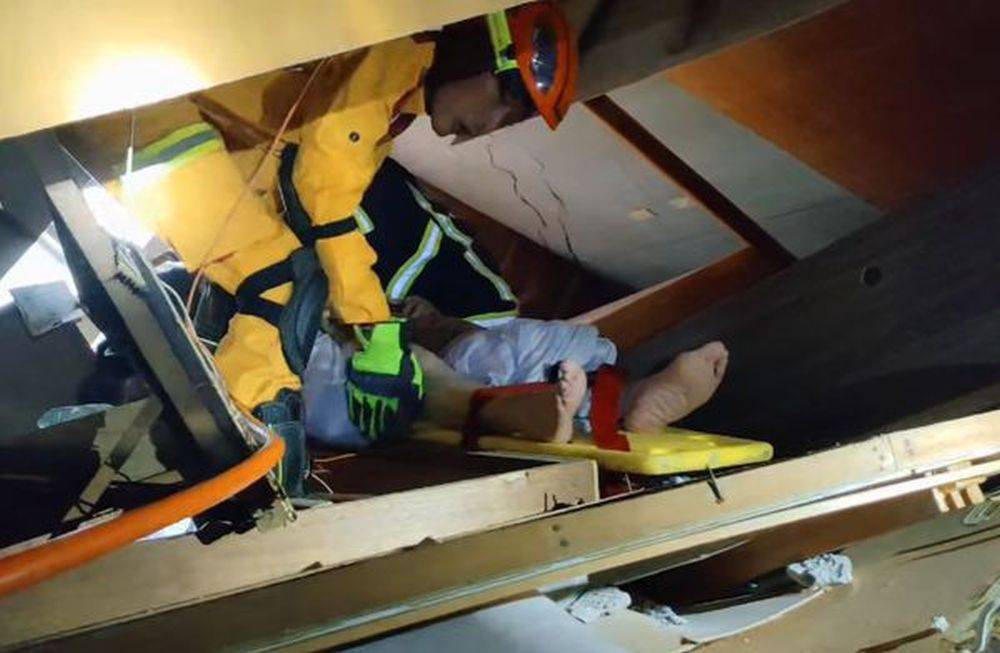 台東地震｜花蓮民房倒塌夫妻被塌下天花板貼面壓 幸沙發頂住救一命