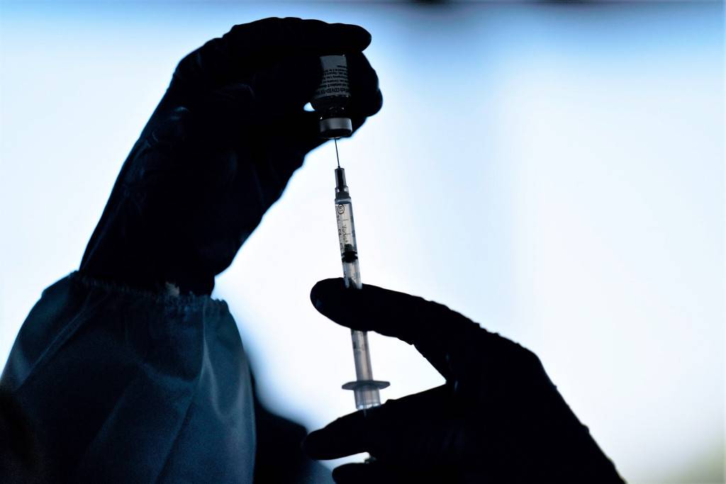 輝瑞CEO再度新冠陽性 已接種4針疫苗
