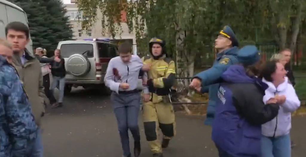 俄羅斯校園爆槍擊釀13死包括7幼童 兇徒上衣印納粹圖案動機未明