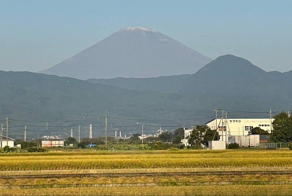 日本自由行｜富士山頂迎來入秋「初冠雪」 較去年晚4天