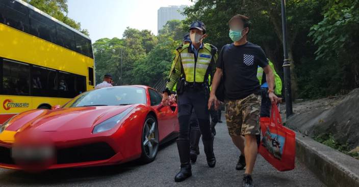 8男女趁假日風馳電掣 警追截至香島道揭法拉利為偷車