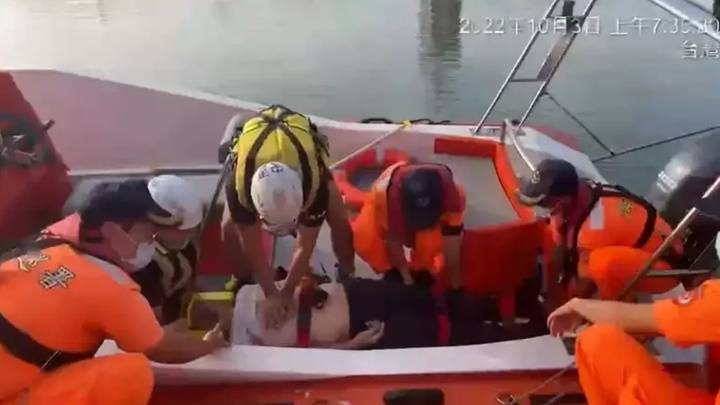 台中港北堤釣魚客揮竿時墮海溺斃 事故原因待查 