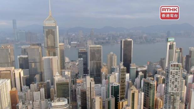 香港總商會總裁梁兆基表示，商界希望本港盡快實施「0+0」入境安排，推動經濟明顯反彈，但即使今季內實施，相關效應亦要在明年首季才見到。