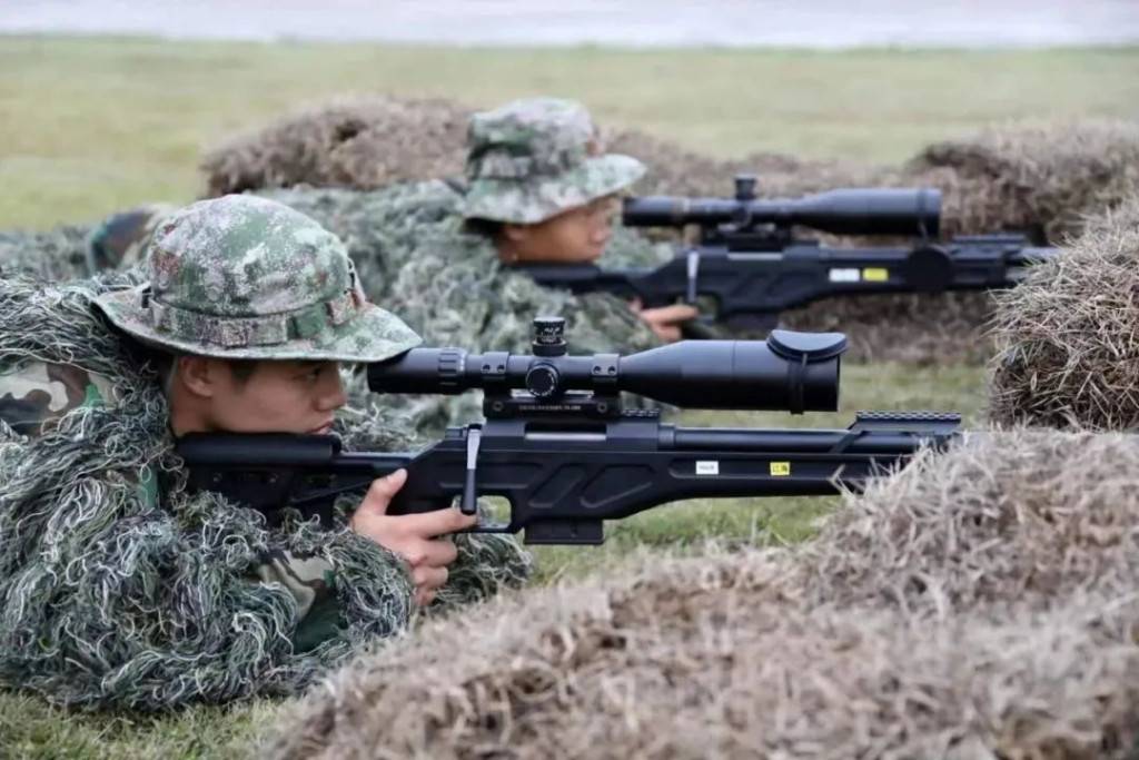 解放軍南部戰區在珠海接待駐華武官團