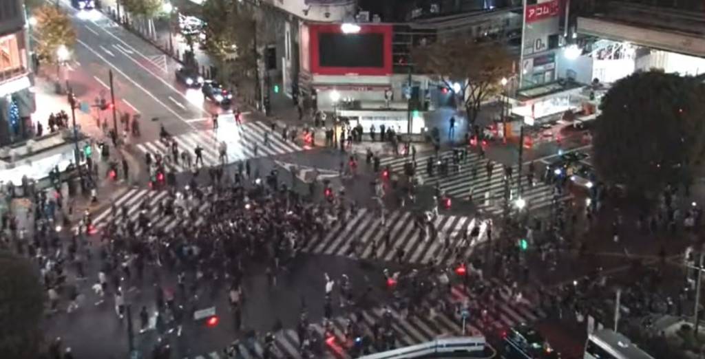 世界盃2022｜日本爆冷挫德國 澀谷十字路口萬人隨交通燈轉綠快閃湧出慶祝