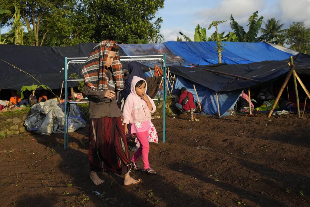 印尼地震｜增至271死約40失蹤 5歲男童困瓦礫床墊保命獲救「搵媽媽」