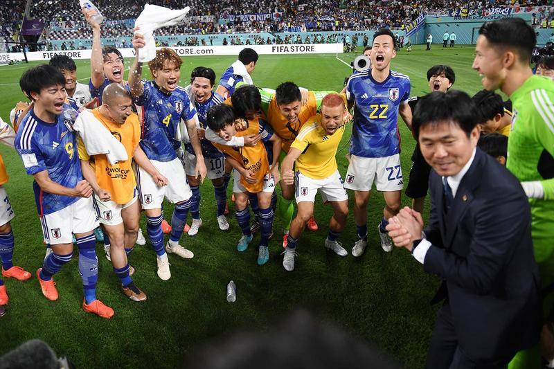 世界盃2022｜日本隊更衣室極整潔留紙鶴答謝「贏波又贏品」 FIFA公開讚賞