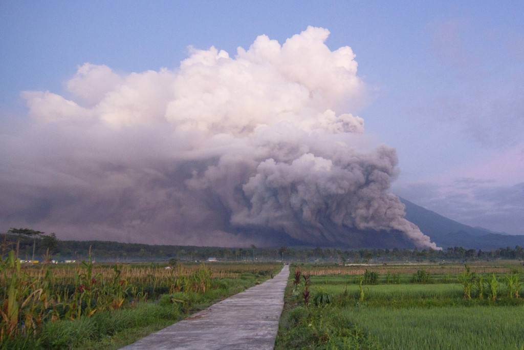 印尼火山爆發 日本留意是否引發海嘯