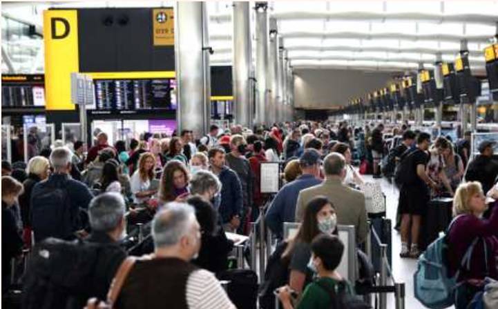 英機場邊檢人員聖誕罷工  30%航班取消