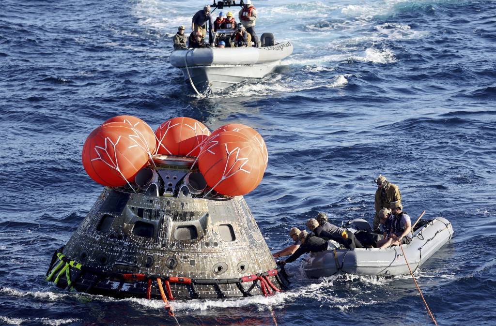 NASA獵戶座號完成繞月 返回地球降落太平洋海面