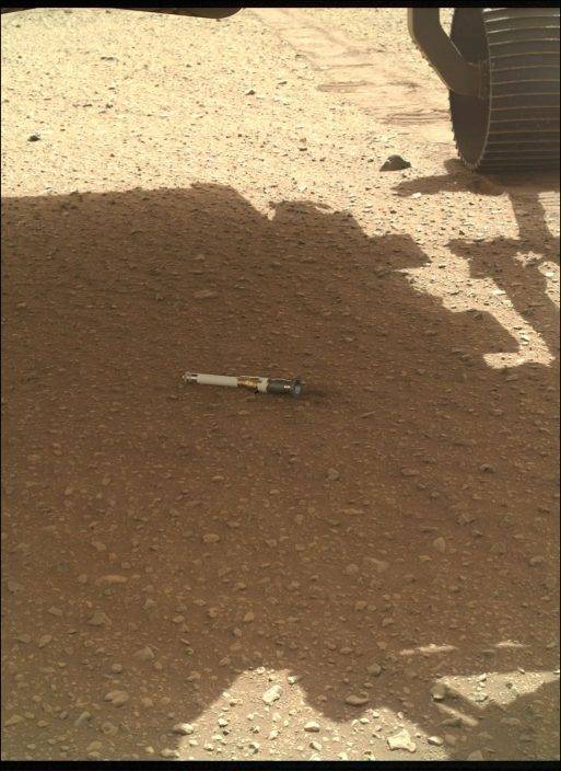 毅力號火星首個土壤樣本管等待送回地球 網民：看來像星戰光劍