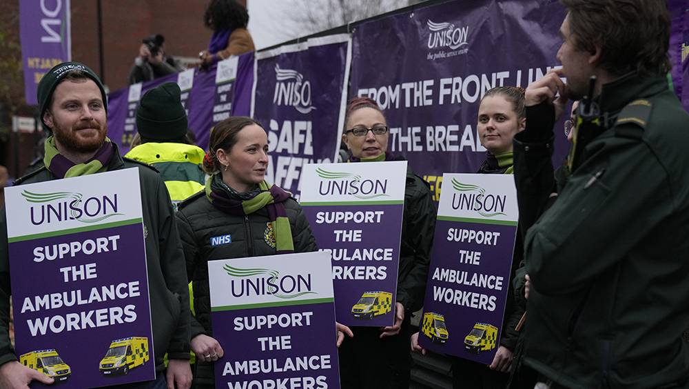 英救護員續爭取加薪改善待遇 1月再次罷工