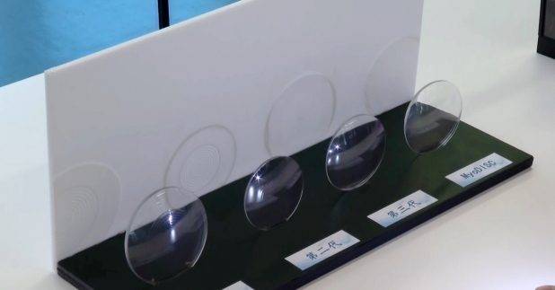 理工大學的團隊研發出「納米多環離焦」近視防控鏡片，可有效減緩兒童及青少年的近視增長。（廖漢榮攝）
