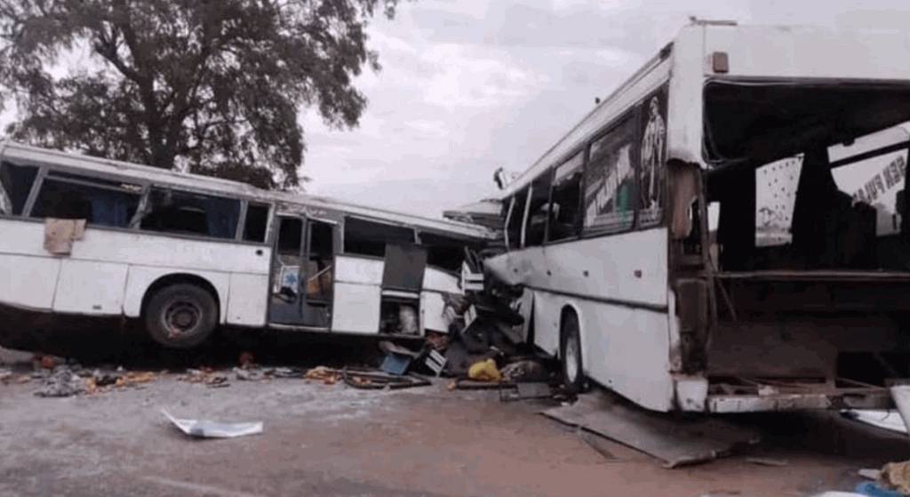 巴士凌晨對頭相撞致40死  塞內加爾舉國哀悼3天