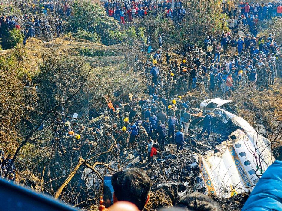 尼泊爾72死空難｜女網紅搭「死亡航班」  機艙最後自拍曝光