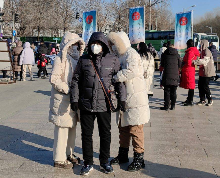 京城直擊：北京嚴寒氣溫創新低 市民捂得嚴嚴實實玩冰雪活動