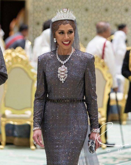汶萊蘇丹奢華嫁女 阿莎瑪公主胸前一串鴿子蛋鑽石項鍊閃瞎眼