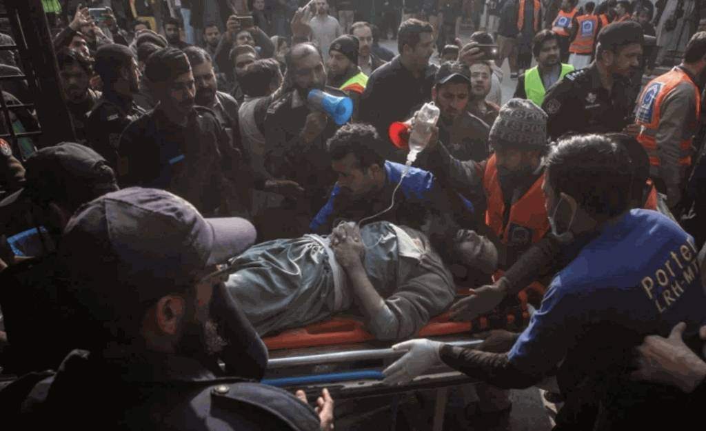 巴基斯坦清真寺遭自殺式炸彈攻擊  至少47死逾百傷  近年最慘烈恐襲