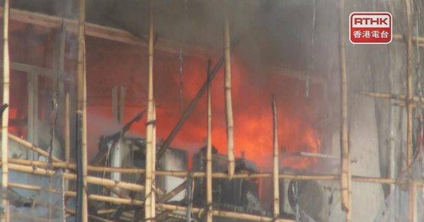 新蒲崗一座工廠大廈內的電子零件倉庫，清晨5時17分發生火警，火警焚燒大半天仍未完全救熄。