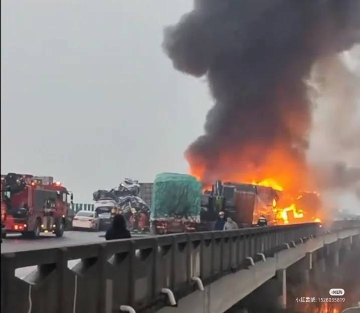 湖南高速公路49車追撞 多車焚燒致16死66傷