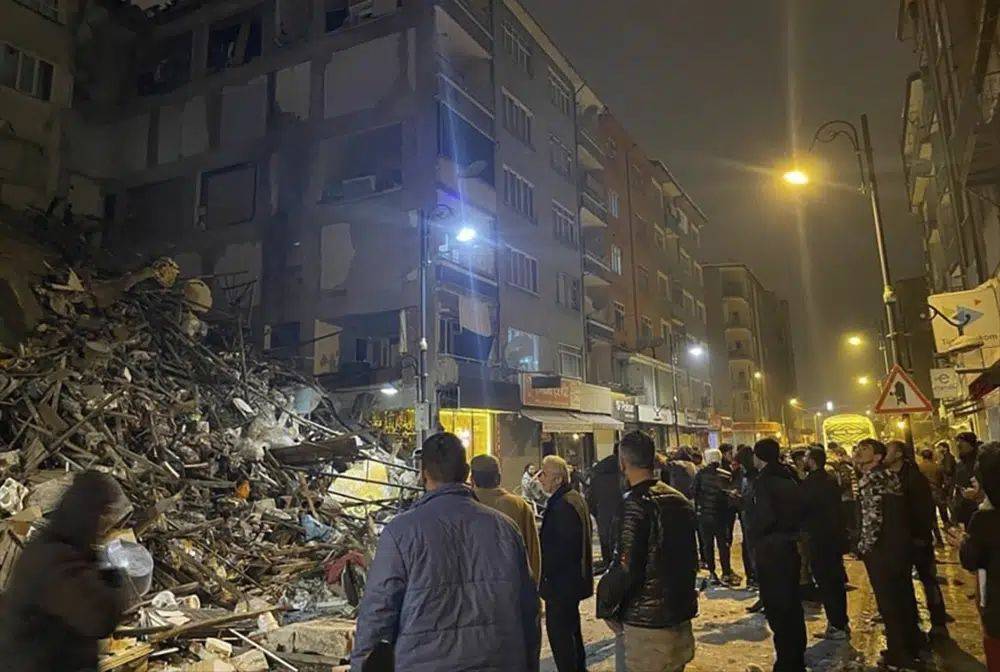 土耳其7.8級地震釀至少31死 多幢建築物倒塌敍利亞北部8人亡｜持續更新