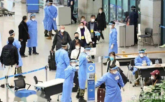 疑似報復？ 大連機場要求南韓乘客入境舉白牌