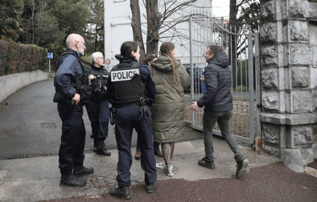 法國校園爆命案  16歲優異學生刺死老師  聲稱「撞邪」
